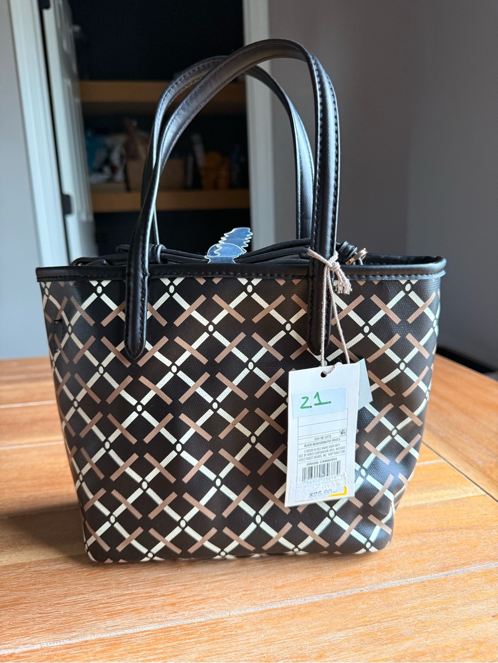 Black & white geometric tote bag with gold accents